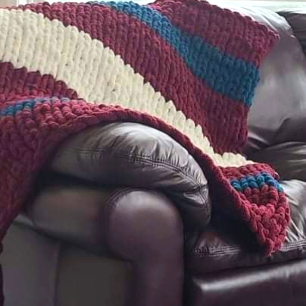 Beautiful Large throw - Picture 5 of 5